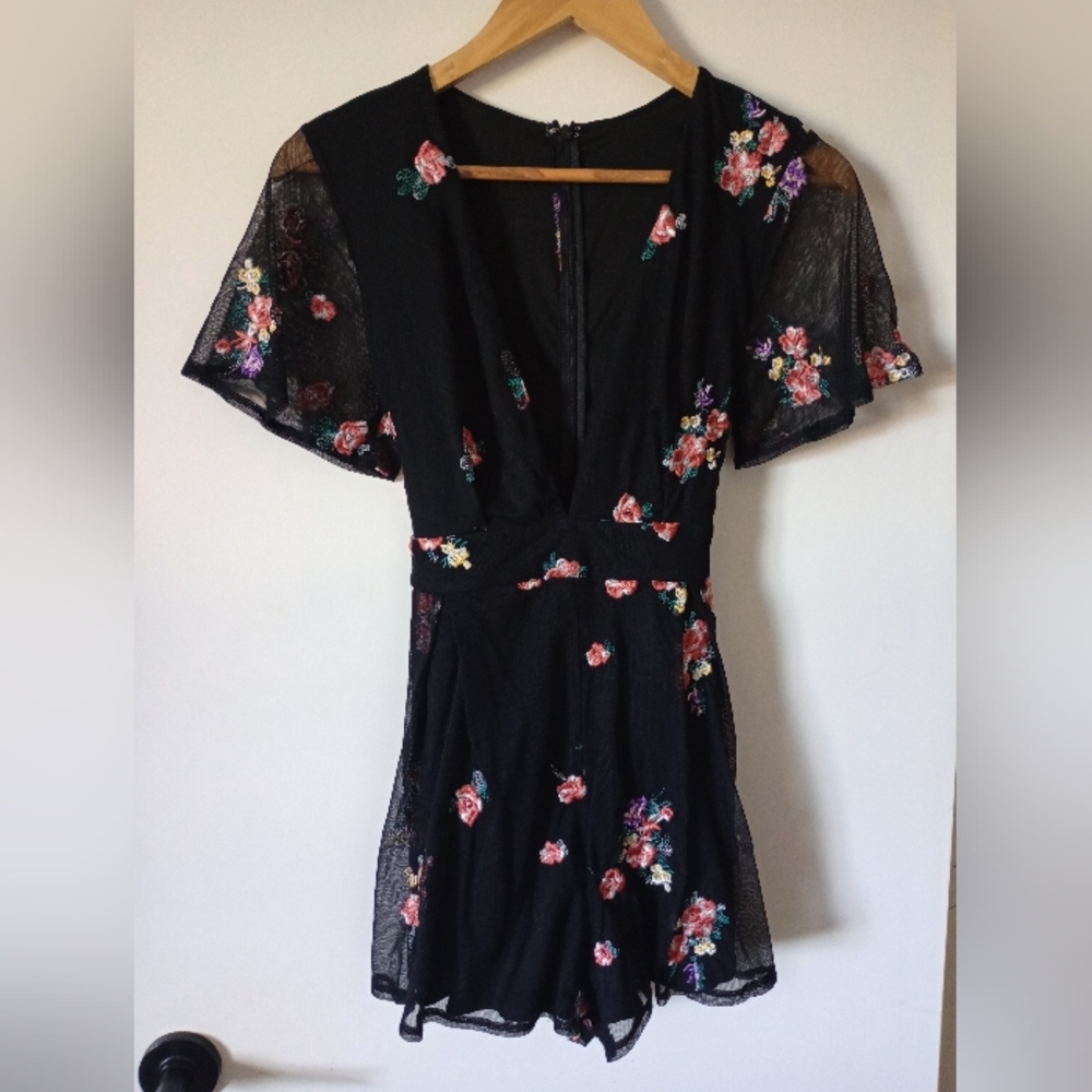 Lulus Black Floral Embroidered Plunge Neck Romper Size Small